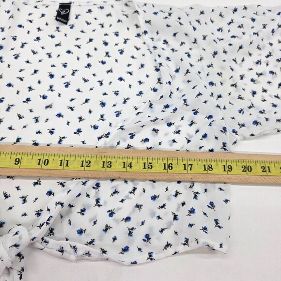 Windsor Sheer Tie Front Blouse M White Blue Floral Crop Top Boho Festival - Picture 12 of 14